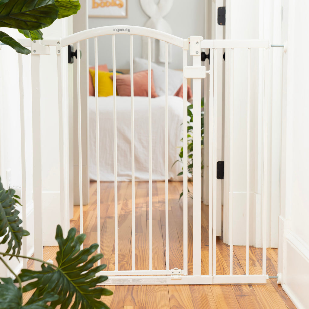 The Thruway 53W Series Pet and Baby Gate, Openings 29.5-53 Wide, 38 Tall - White