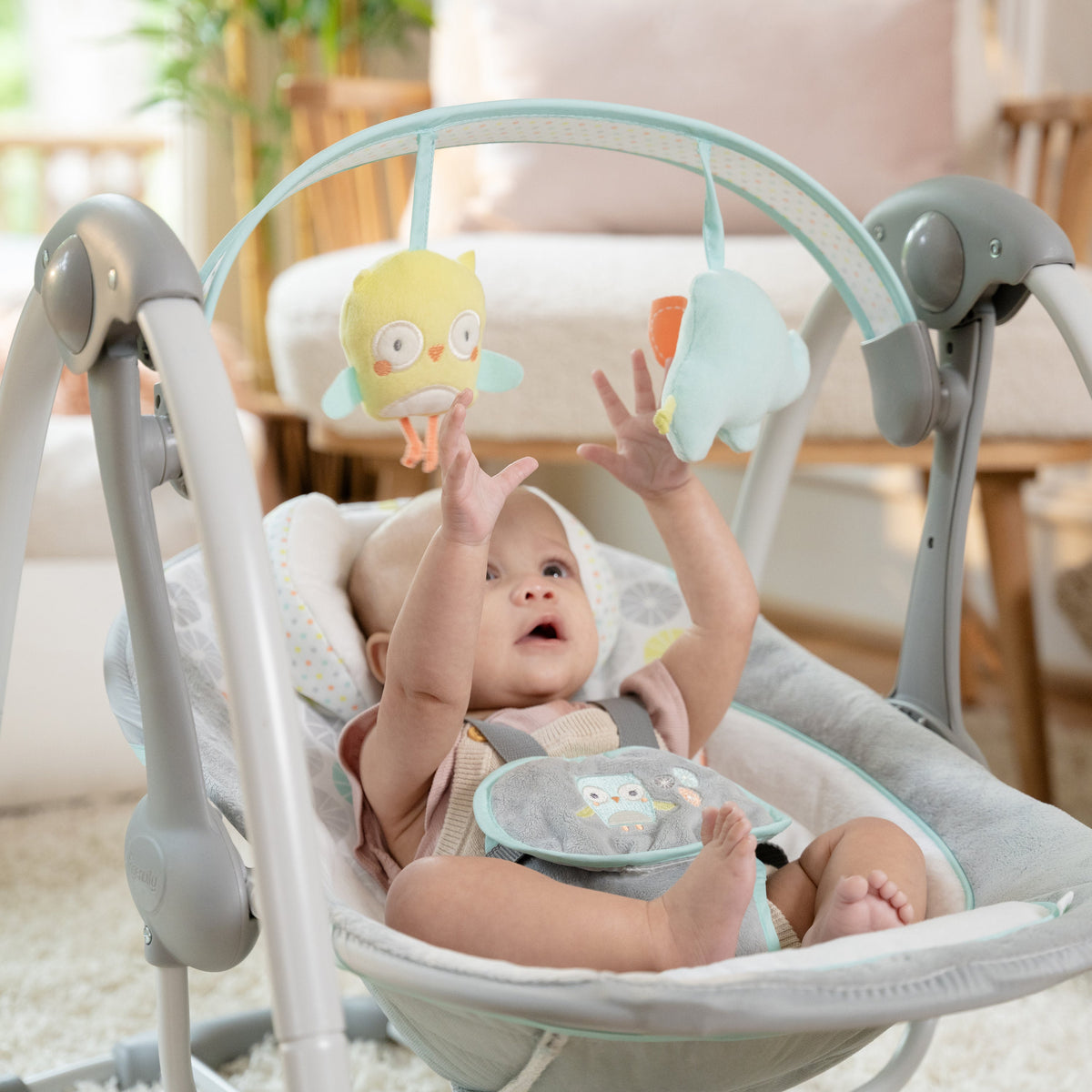 Ingenuity Swing 'n Go Portable 5-Speed Baby Swing with Nature Sounds - Hugs & Hoots