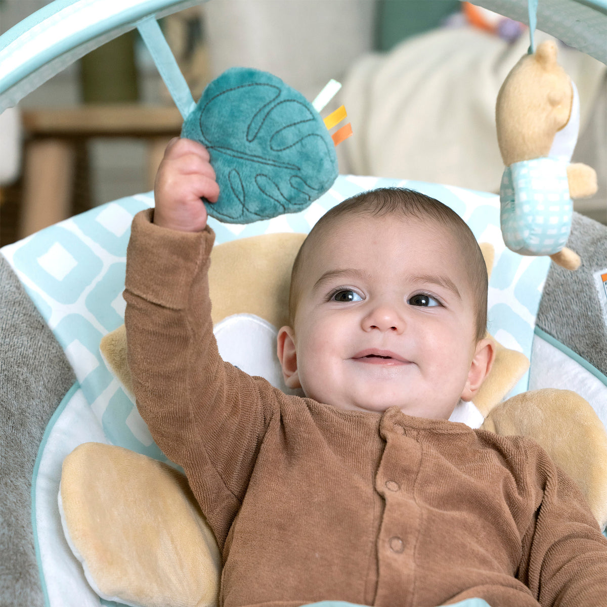 Ingenuity InLighten Baby Bouncer Seat with Light Up Toy Bar, Kitt