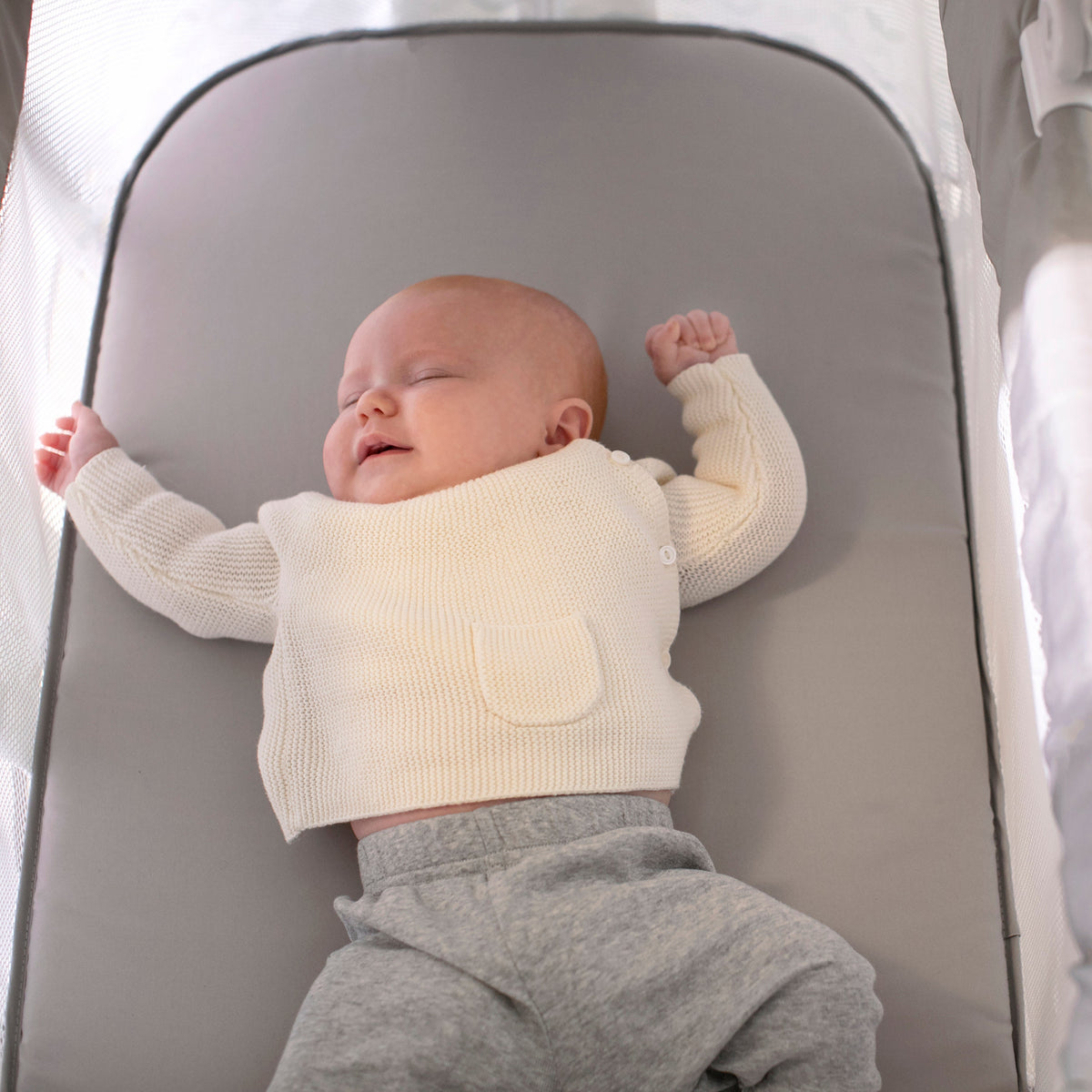 Ity by Ingenuity Snuggity Snug Soothing Vibrations Bassinet, Nimbu